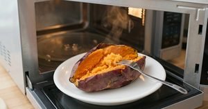 How Long to Cook a Sweet Potato in the Microwave